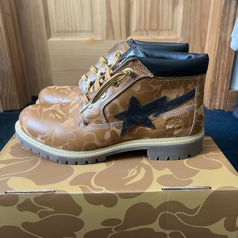 BAPE x Timberland  Brown Camouflage Pattern Chukka Boots with Black Star Accent